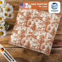 Whisperprint® Mystical Deep Orange Forest Deer French Toile Print - Autumn/Royal Cottagecore Spun Polyester Square Pillowcase Cover von WhisperPrintStore