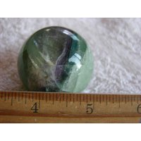 Fluorit Kugel 2, 5cm Blau/Grün Mit Acryl Ringständer Dh20 von WhiteRinoGems