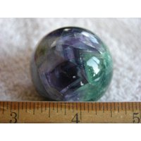 Fluorit Kugel 2, 5cm Blau/Grün Mit Acryl Ringständer Dh21 von WhiteRinoGems