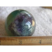 Fluorit Kugel 3, 5 cm Blau/Grün Mit Acryl Ringständer Dh26 von WhiteRinoGems