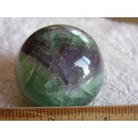 Fluorit Kugel 5, 5 cm Blau/Grün Mit Acryl Ringständer Dh29 von WhiteRinoGems