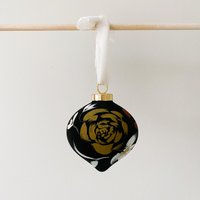 Handbemalte Verzierung - Handgemachte Blumenverzierung Schwarze Feiertags-Keramik-Verzierung Weihnachtsbirne Blumenerbstück-Verzierung Handbemalte Verzierung - Handgemachte Blumenverzierung Schwarze Feiertags-Keramik-Verzierung Weihnachtsbirne Blumenerbstück-Verzierung von WhitneyRainStudio