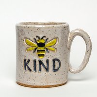 Handgemachte Keramik Weiße Biene Kind Becher von WhtSquirrelClayworks