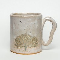 Handgefertigte Weiße Keramiktasse Mit Einem Grünen Baum Des Lebens von WhtSquirrelClayworks