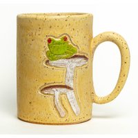 Laubfrosch Auf Pilz Beige Handgemachte Keramik 16 Unzen Becher von WhtSquirrelClayworks
