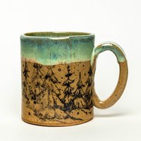 Limitierte Auflage Grüne Winterbäume Handgefertigte Keramik 14 Unzen Becher von WhtSquirrelClayworks
