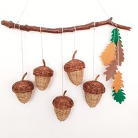 Wandbehang Eicheln Weide Kinderzimmer Kinder Wand Mobile Herbst Wanddeko von WickerBasketDesign