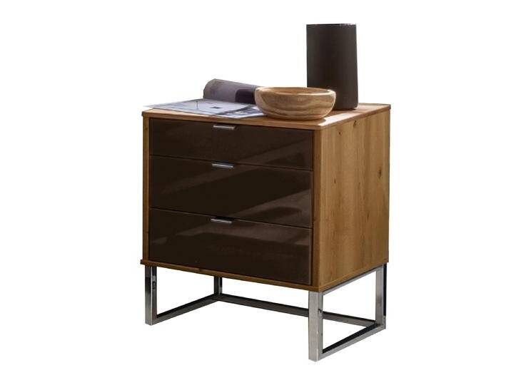 Wiemann Cardiff Nachtschrank mit 3 Auszügen in Eiche teilmassiv mit wenig Ästen Auszüge in Glasauflage Griffe und Kufe in Chrom Glasfarbe wählbar von Wiemann