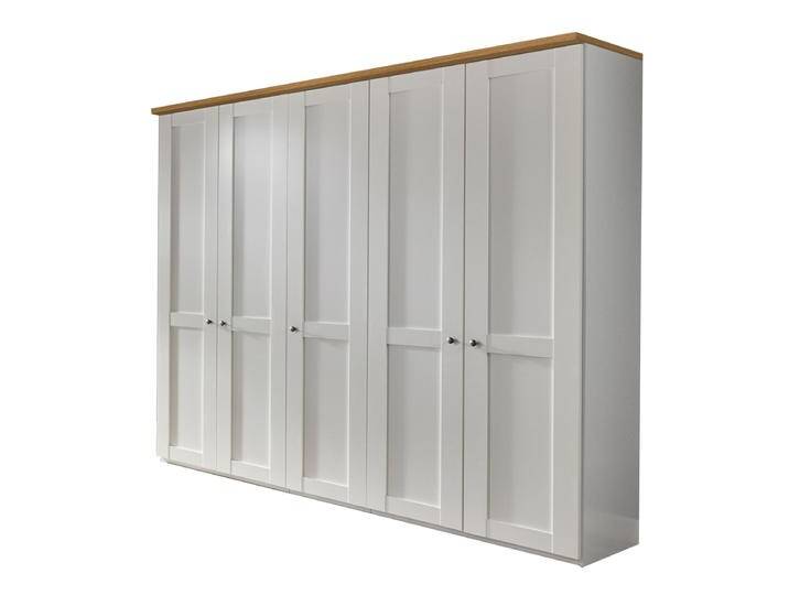 Wiemann Marlow Drehtürenschrank 5-türig in weiß mit Kranzleiste in Absetzung Bianco Eiche auch mit Kranzleiste in weiß oder ohne Kranzleiste wählbar Wiemann Marlow Drehtürenschrank 5-türig in weiß mit Kranzleiste in Absetzung Bianco Eiche auch mit Kranzleiste in weiß oder ohne Kranzleiste wählbar von Wiemann