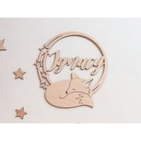 Namensschild Mit Schlafenden Fuchs, Personalisierte Holzreif, Kinderzimmer Wand Tierkunst, Babyzimmer Dekoration, Neugeborenen Geschenk von WildCornerForKids