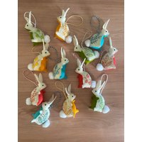Merry & Bright Bunny Ornament ~ Handgemachtes Filz Aus von WildHareHaberdashery