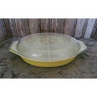 Vintage Gelbe Pyrex 1-1/2 Quart Split Geteilte Auflaufform Backform Mit Glad Medaillon Print Deckel Vintage Gelbe Pyrex 1-1/2 Quart Split Geteilte Auflaufform Backform Mit Glad Medaillon Print Deckel von WildVioletElephant