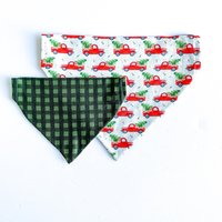 Weihnachts Hunde Bandana, Rote Lastwagen | Über Dem Kragen Oder Krawatte Auf Kariertes, Weihnachtsbaum, Laster Personalisiertes Wendbar von WildWagsCo