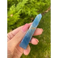 Aquatine Lemurian Calcit Turm, Blauer Onyx von WildandFreePeople