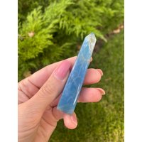 Aquatine Lemurian Calcit Turm, Blauer Onyx von WildandFreePeople