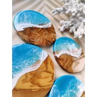 Set Untersetzer Für Trinkglas Aus Olivenholz Mit Resin Meereswelle Verziert, Ausgefallene Tischdeko, Einzigartiges Geschenk von Wildbachwelle