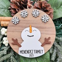 Bezaubernde Schneemann Familie Ornament ~ Weihnachten 2023 Kindernamen Familiennamen von WildfireDesignsYYC