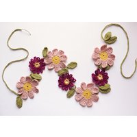 Gehäkelte Rosa Gänseblümchen Blume Wandbehang Wimpelkette - Natur Dekoration Frühling Sommer Girlande Ostern/Muttertag Geschenk von WildflowerAndCoUK
