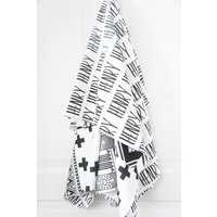 Decke - Personalisierte Reversible Bio-Baumwolle-Namen-Decke, Auf Bestellung Gefertigt, Jeder Name Verfügbar, Schwarz Und Weiß, Monochrom Decke - Personalisierte Reversible Bio-Baumwolle-Namen-Decke, Auf Bestellung Gefertigt, Jeder Name Verfügbar, Schwarz Und Weiß, Monochrom von WillbirdBaby