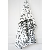 Decke - Personalisierte Wendedecke Aus Bio-Baumwolle Mit Namen, Auf Bestellung, Jeder Name Verfügbar, Schwarz Und Weiß, Einfarbig von WillbirdBaby