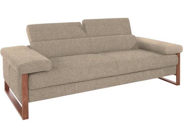 2,5-Sitzer W.SCHILLIG finn , braun (sesame s22), B:230cm H:71cm T:106cm, Flachgewebe S22 (100% Polyester);Stoff S37 (100% Polyester);Longlife Xtra-Leder Z59: Glattleder mit modischer Prägung. Hautstärke 0, 9 - 1, 1 mm, Sofas, German Design Award 2016, Fußgestell Nussbaum natur, Breite 230 cm von Willi-Schillig