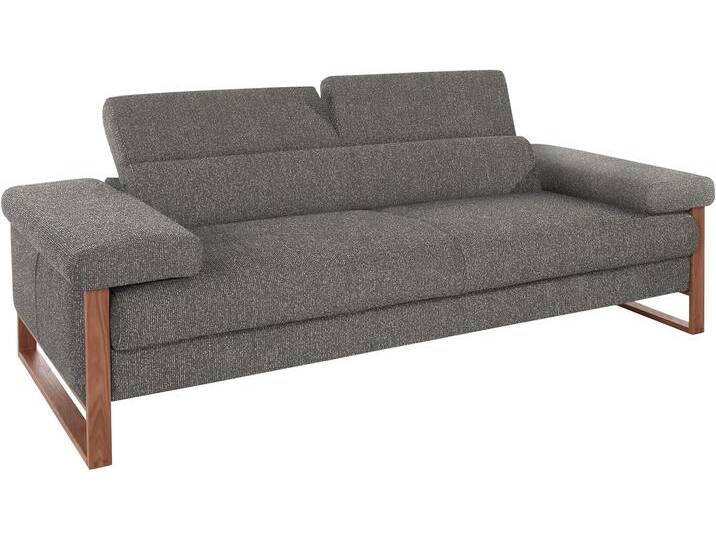 2,5-Sitzer W.SCHILLIG finn , grau (grau s22), B:230cm H:71cm T:106cm, Flachgewebe S22 (100% Polyester), Stoff S37 (100% Polyester), Longlife Xtra-Leder Z59: Glattleder mit modischer Prägung. Hautstärke 0, 9 - 1, 1 mm, Sofas, German Design Award 2016, Fußgestell Nussbaum natur, Breite 230 cm von Willi-Schillig