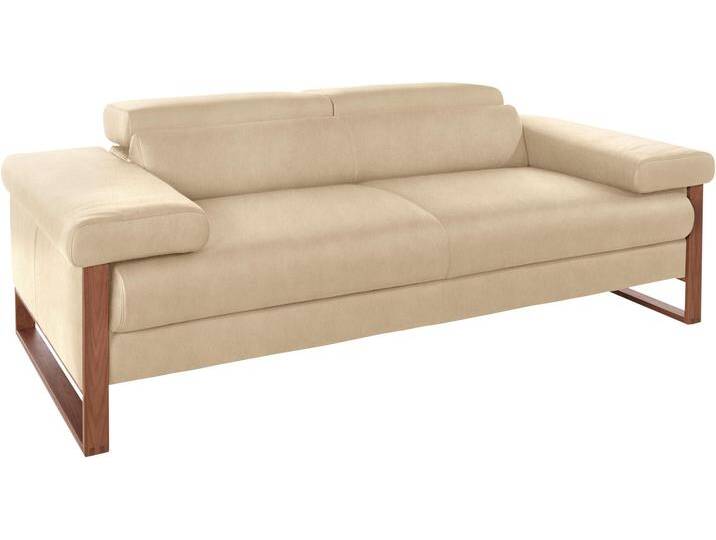 2-Sitzer W.SCHILLIG finn , beige (sahara s37), B:210cm H:71cm T:106cm, Flachgewebe S22 (100% Polyester), Stoff S37 (100% Polyester), Longlife Xtra-Leder Z59: Glattleder mit modischer Prägung. Hautstärke 0, 9 - 1, 1 mm, Sofas, German Design Award 2016, Fußgestell Nussbaum natur, Breite 210 cm von Willi-Schillig