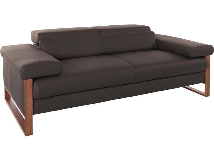 2-Sitzer W.SCHILLIG finn , braun (braun z59), B:210cm H:71cm T:106cm, Flachgewebe S22 (100% Polyester);Stoff S37 (100% Polyester);Longlife Xtra-Leder Z59: Glattleder mit modischer Prägung. Hautstärke 0, 9 - 1, 1 mm, Sofas, German Design Award 2016, Fußgestell Nussbaum natur, Breite 210 cm von Willi-Schillig