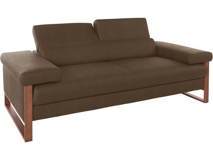 2-Sitzer W.SCHILLIG finn , braun (mocca s37), B:210cm H:71cm T:106cm, Flachgewebe S22 (100% Polyester), Stoff S37 (100% Polyester), Longlife Xtra-Leder Z59: Glattleder mit modischer Prägung. Hautstärke 0, 9 - 1, 1 mm, Sofas, German Design Award 2016, Fußgestell Nussbaum natur, Breite 210 cm von Willi-Schillig
