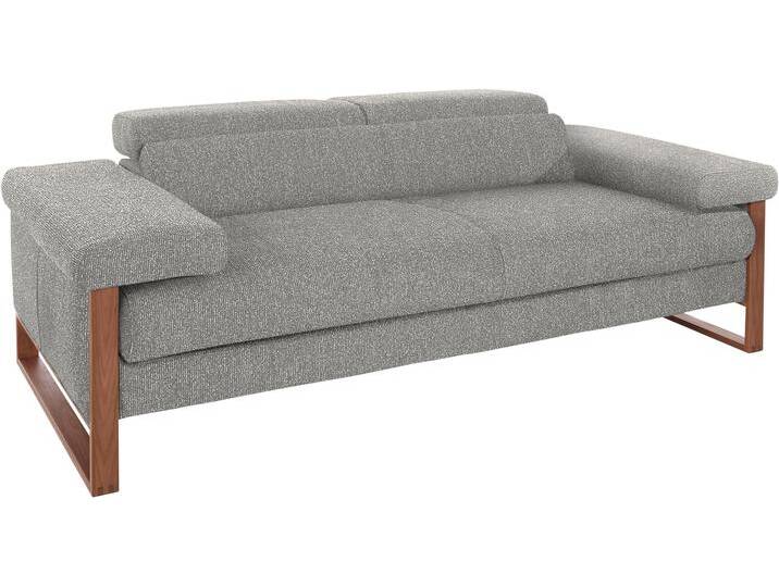 2-Sitzer W.SCHILLIG finn , grau (steel s22), B:210cm H:71cm T:106cm, Flachgewebe S22 (100% Polyester);Stoff S37 (100% Polyester);Longlife Xtra-Leder Z59: Glattleder mit modischer Prägung. Hautstärke 0, 9 - 1, 1 mm, Sofas, German Design Award 2016, Fußgestell Nussbaum natur, Breite 210 cm von Willi-Schillig