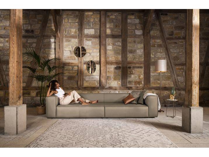 4-Sitzer W.SCHILLIG around-the-block , braun (stone z59), B:300cm H:66cm T:104cm, Longlife Xtra-Leder Z59: Glattleder mit modischer Prägung. Hautstärke 0, 9 - 1, 1 mm, Sofas, mit eleganter Biese, mit Federkern von Willi-Schillig