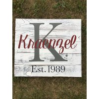 Personalisiertes Familienname-Holzschild, Nachname-Zeichen, Hochzeitsgeschenk, Familienschild Personalisiertes Familienname-Holzschild, Nachname-Zeichen, Hochzeitsgeschenk, Familienschild von WillieAndDollyDesign