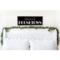 Welcome To Poundtown Holz Gerahmt Schild, Lustiges Schlafzimmer Über Dem Bett Junggesellinnen Wanddekoration, Willkommen in Pound Town von WillieAndDollyDesign
