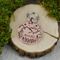 Handgestempelt Snowy Peaks Haustier-Id-Tag Personalisierter Hundehalsbandanhänger von WillisAndBella