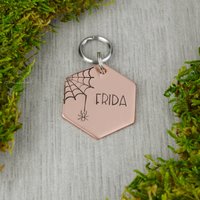 Handgestempelte Halloween Tiermarke Corner Web Hexagon Dog Tag von WillisAndBella