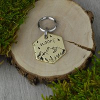 Handgestempelte Haustiermarke Oberhalb Der Gipfel, Personalisierte Hunde -/Katzenmarke von WillisAndBella