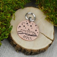"Handgestempelter "Big Apple"-Haustieranhänger Personalisierter Hundehalsbandanhänger." von WillisAndBella