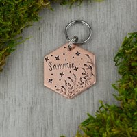 Handgestempelter Haustier-Id-Tag Sternenwiese, Hexagon-Hundehalsbandmarke von WillisAndBella