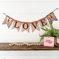 Valentinstag Banner, Banner Für Mantel, Mantel Dekor, Holzbanner, Laser Cut Schild von WillowBeeSigns