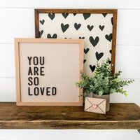 You Are So Loved Spruch, Valentinstag Herz, Laser-Schnitt-Schild, Schild, Laser-Schnitt-Schild von WillowBeeSigns