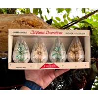 Vintage Jewelbrite Diorama Weihnachten Ornament Folie Pom 1960 1970 Schneeflocke Teardrop Mcm Reflektor Retro Kitsch Atomic Decor Set 4 Iob von WillowBloom