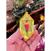 Vintage Jewelbrite Weihnachtsschmuck Spielzeugsoldat Nussknacker Ornament 1960 1970 Reflektor Diorama Retro Kitsch Decor Mcm von WillowBloom