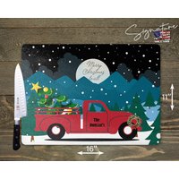 Personalisiertes Red Truck Weihnachten Gehärtetes Glas Schneidebrett von WillowWaresCo