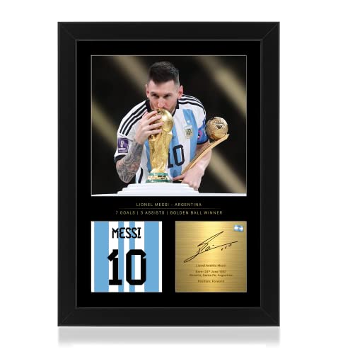 Gerahmtes Foto, Lionel Messi Celebratory World Cup 2022, A4, reproduzierte digitale Unterschrift, Geschenk für Fußballfans von Win FC