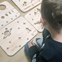 Kinderzimmer Weltraum Möbel Einrichten Mit Rausfallschutz Bettablage Aus Holz Kinderbett in Weltall Design Einrichtung von WinWegWOOD