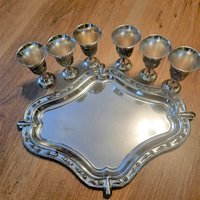6 Schnapsgläser & 6Er Set Metall Verzierte Gläser Vintage Getränke Servieren 1970Er Jahre Trinkgeschirr Metalltablett Mit Schnapsgläsern Sowjetunion 6 Schnapsgläser & 6Er Set Metall Verzierte Gläser Vintage Getränke Servieren 1970Er Jahre Trinkgeschirr Metalltablett Mit Schnapsgläsern Sowjetunion von WineRedLady