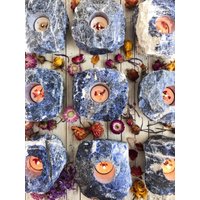 Sodalite Kerzenhalter // Mini-Pflanztopf Gratis Unparfümiertes Teelicht Inklusive 1, 5 Kg Groß von WingostarrJewelry