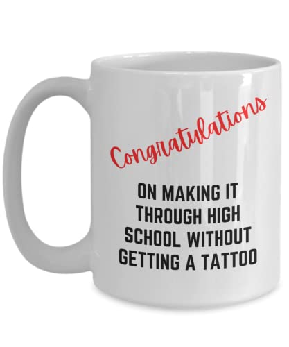 Winigolfe Design Lustige Kaffeetasse mit Aufschrift "High School Graduation", Klasse 2023, Geschenkidee für Abschluss, Tattoo-Tasse von Winigolfe Design