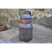 Metallkrug Mit Messingschild Label Farmhouse Vase Kitchen Container von WinterFinds