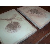 Paar Große Vintage Handgemachte Steinzeug Fliesen Terra Cotta Green Nature Paar Große Vintage Handgemachte Steinzeug Fliesen Terra Cotta Green Nature von WinterFinds